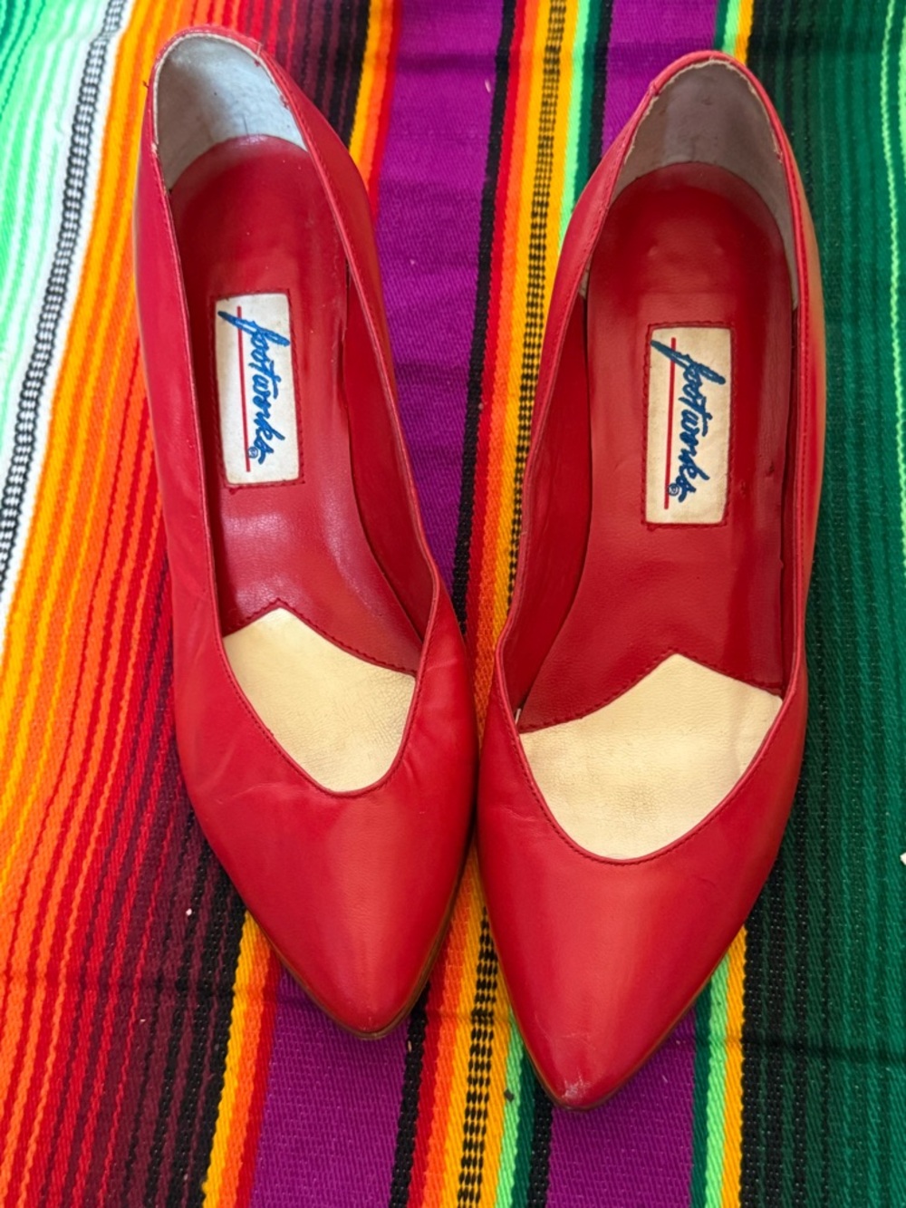 vintage Red Pointed-Toe Leather Pumps. 5.5